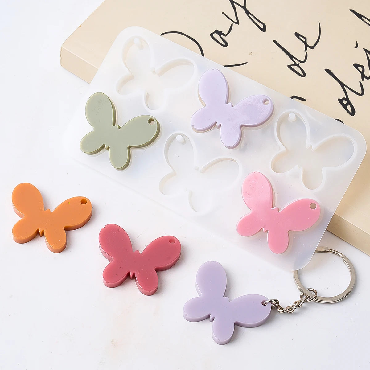 Clover Series Resin Pendant Mould Butterfly Cloud Lucky Clover DIY Scented Gypsum Hanging Ornament Keychain Crafts Silicone Mold